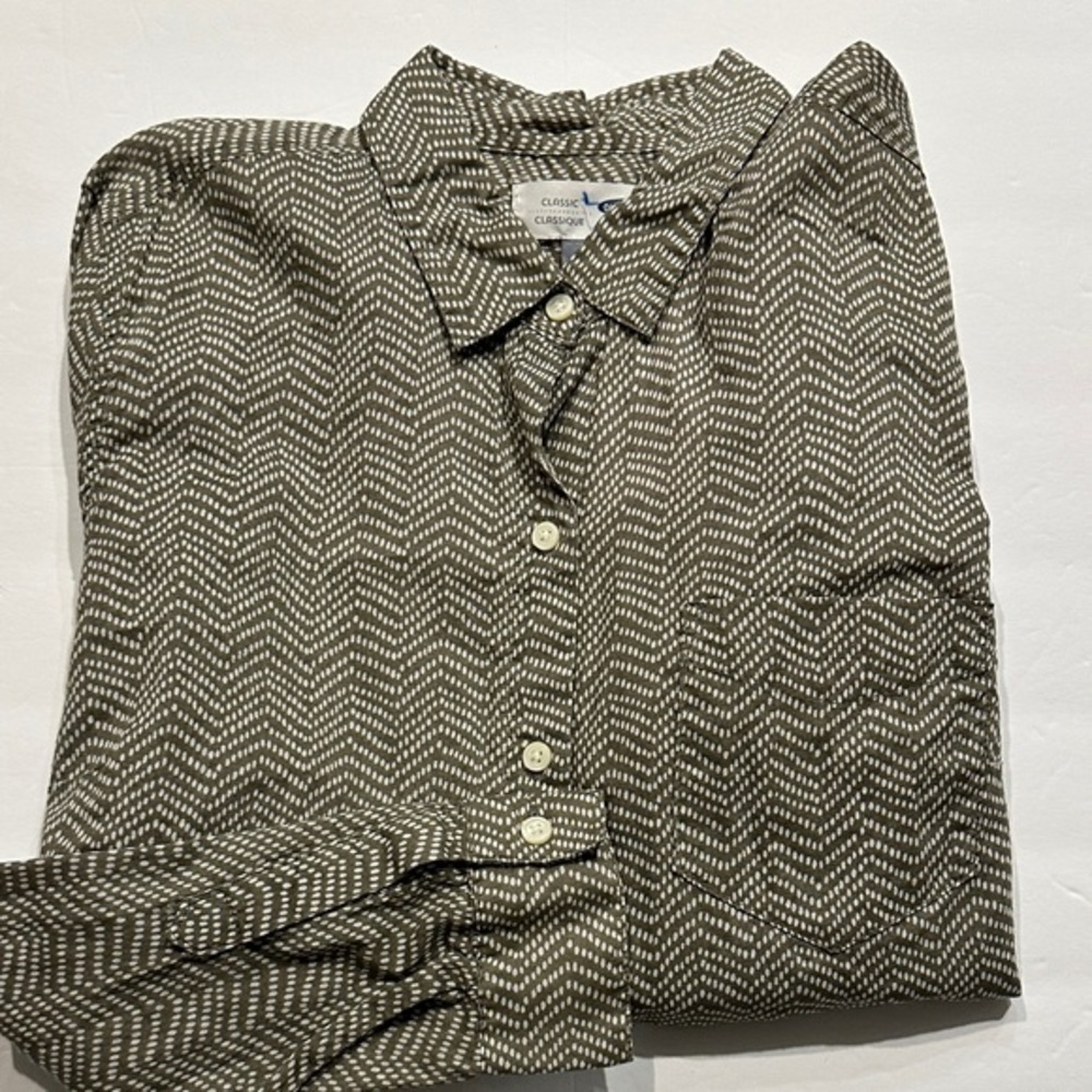 Old Navy Olive green/ White Herringbone Cotton button down shirt size small